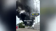 У Дніпрі після ракетного удару спалахнула масштабна пожежа / Фото: соцмережі