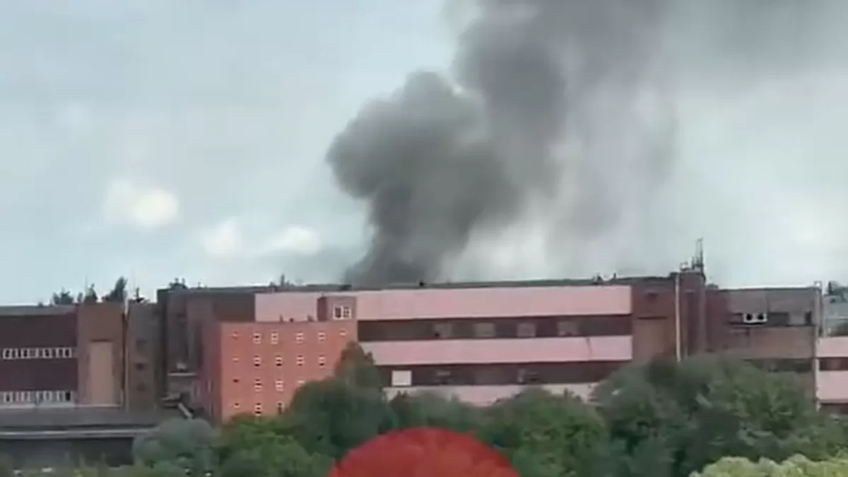 Дым после взрыва на оружейном заводе в Туле / Фото: скриншот