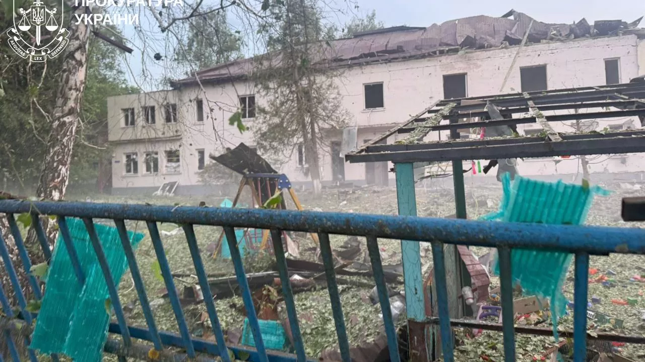 Наслідки атаки РФ на Чугуїв 3 червня / Фото: Харківська обласна прокуратура