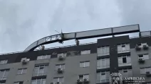 Пошкоджений російським БпЛА будинок у Харкові / Фото: Харківська ОВА