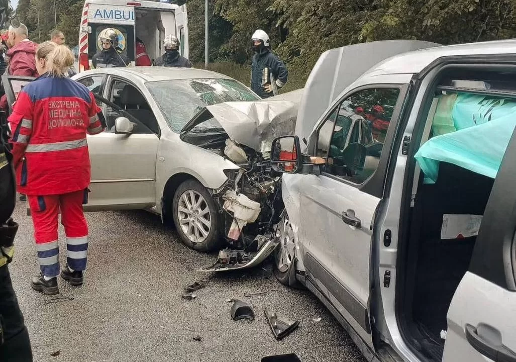 Пошкоджені у ДТП Mazda та Ford / Фото: Поліція Київщини
