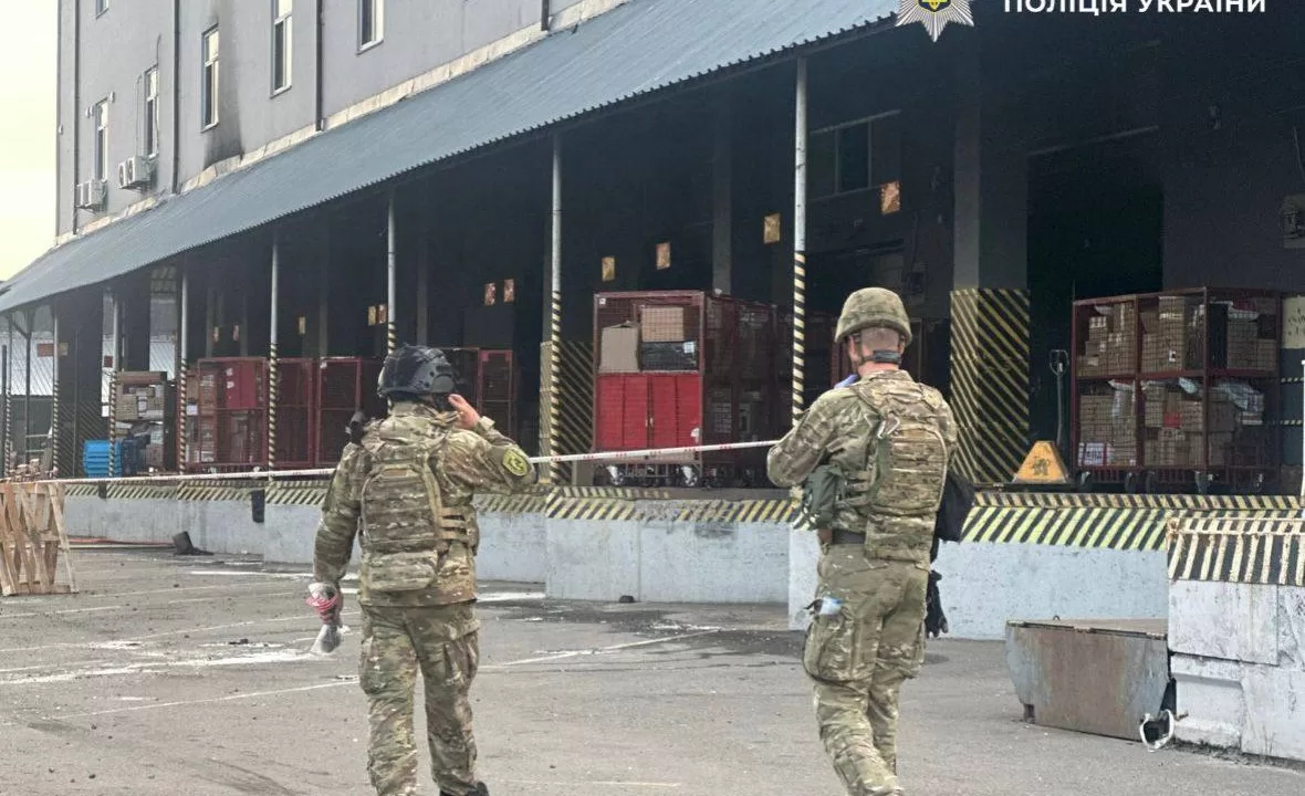 На поштовому терміналі внаслідок вибуху загинув чоловік / Фото: Поліція Києва