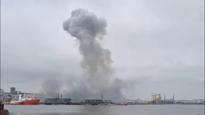 Дим після вибуху в порту Румунії / Скриншот