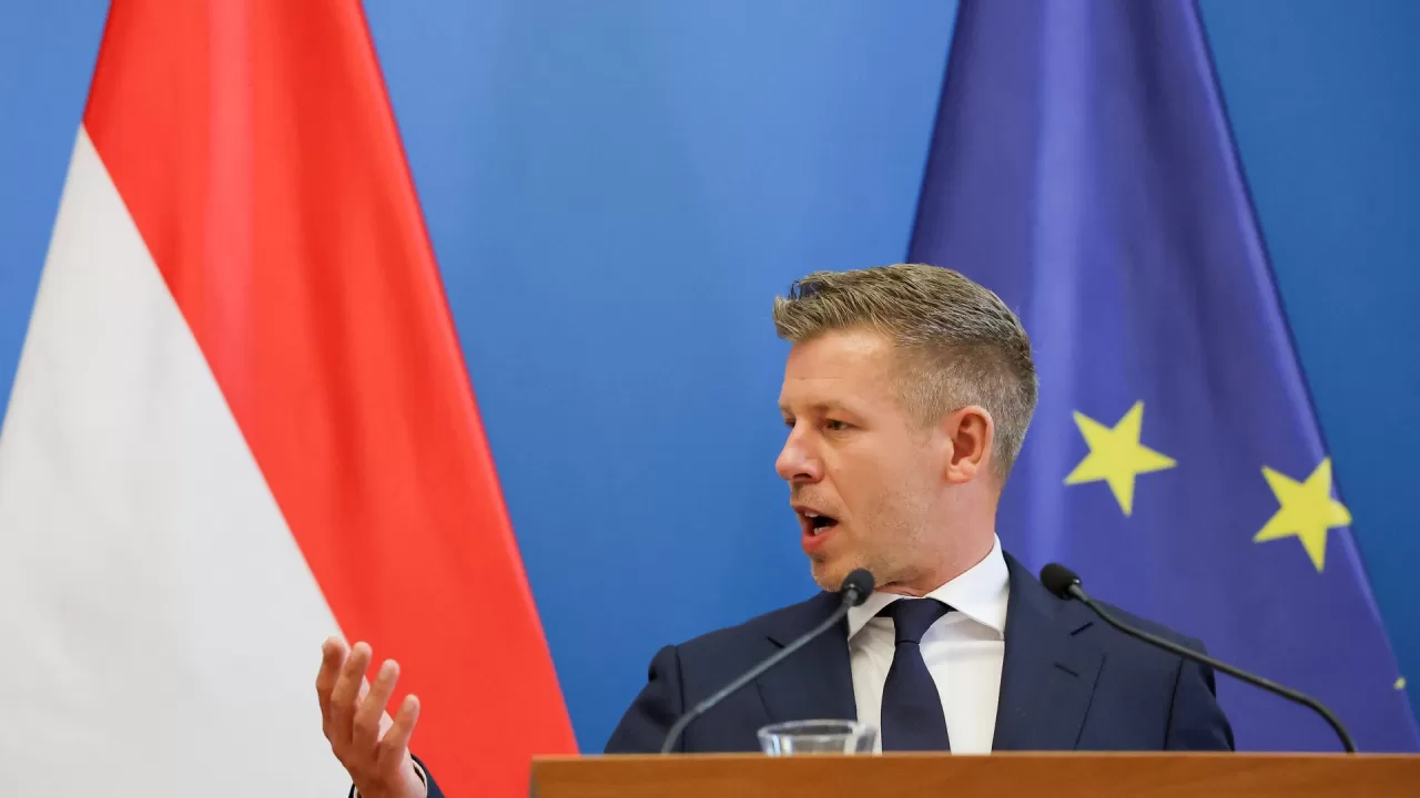 Прем'єр-міністр Угорщини Петер Мадяр виступає на спільній прес-конференції з прем'єр-міністром Ірландії Міхелом Мартіном після їхньої зустрічі в Будапешті, Угорщина, 4 червня 2026 року / Фото: Reuters