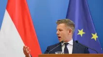 Прем'єр-міністр Угорщини Петер Мадяр виступає на спільній прес-конференції з прем'єр-міністром Ірландії Міхелом Мартіном після їхньої зустрічі в Будапешті, Угорщина, 4 червня 2026 року / Фото: Reuters