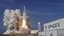 Важка ракета Falcon 9 компанії SpaceX стартує з Космічного центру імені Кеннеді на мисі Канаверал. Ілон Маск планує залучити 75 млрд доларів у рамках первинного розміщення акцій компанії / Фото: SpaceX