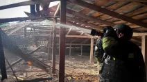 У Глухові рятувальники ліквідували пожежі в адміністративній будівлі / Фото: ДСНС