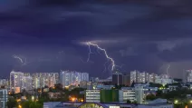 Блискавки над Києвом / Фото: DepositPhotos