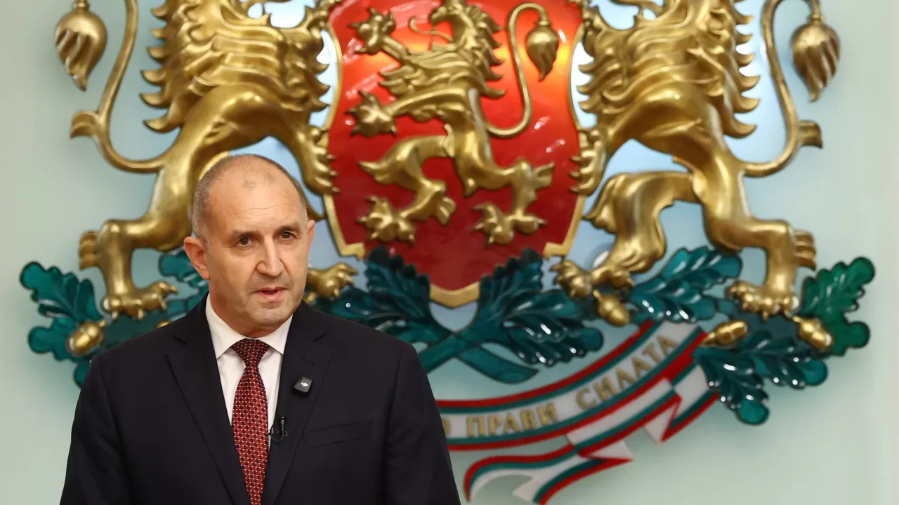 Призначений прем'єр-міністр і лідер партії «Прогресивна Болгарія» Румен Радев отримав від президента Болгарії Іліани Йотової доручення сформувати новий уряд, 7 травня 2026, Софія (Болгарія) / Фото: DepositPhoto