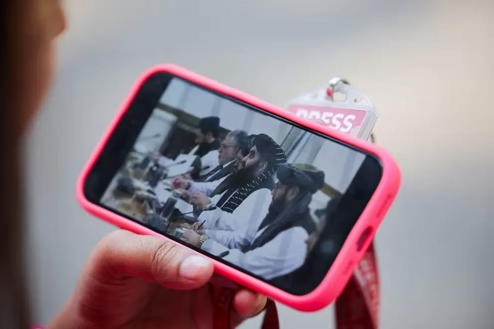 Лідер Талібану заборонив смартфони чиновникам і членам руху / Фото: Afghanistan International
