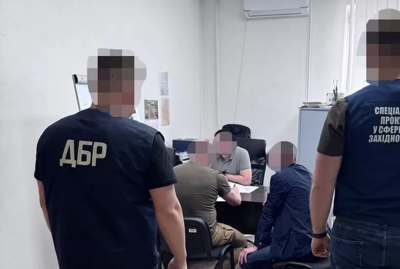 Объявление подозрения руководителю ТЦК / Фото: ГБР