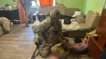 На Закарпатье вооруженный мужчина взял в заложники жену с ребенком / Фото: Нацполиция