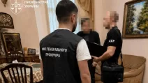 Вручення підозри експосадовцю Міноборони / Фото: ОГП