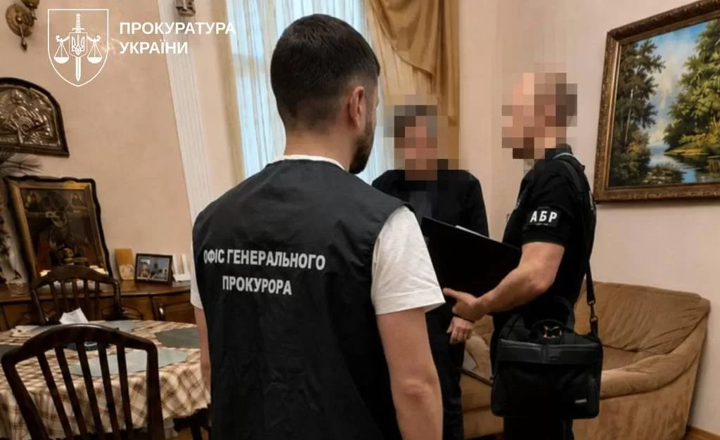 Вручення підозри експосадовцю Міноборони / Фото: ОГП