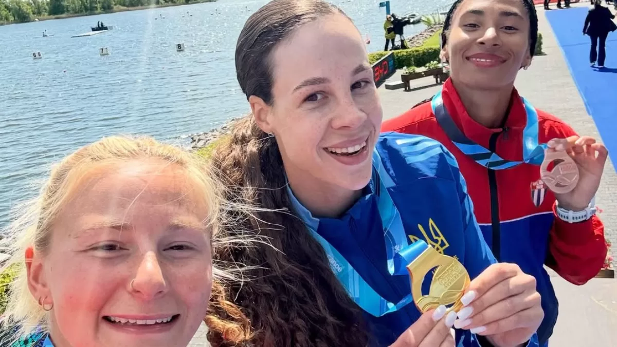 Людмила Лузан (в центре) завоевала золото на чемпионате Европы по гребле на байдарках и каноэ / Фото: x.com/esportes_infos