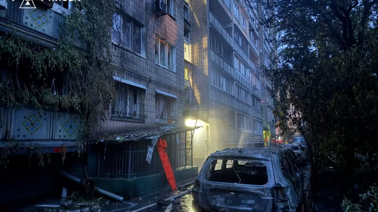  Пожар в жилом доме в Киеве после атаки РФ 15 июня / Фото: ГСЧС