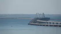 Крымский мост, соединяющий материковую часть России с полуостровом через Керченский пролив, 17 июля 2023 года / Фото: Reuters