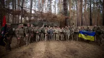 Володимир Зеленський під час візиту на позиції українських військ на лінії фронту; місце розташування не розголошується, 3 жовтня 2023 року / Фото: Офіс президента