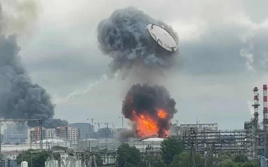 У Москві горить один із найбільших НПЗ Росії / Фото із соцмереж
