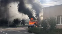 Автомобиль скорой помощи после удара РФ по пригороду Запорожья / Фото: ГСЧС