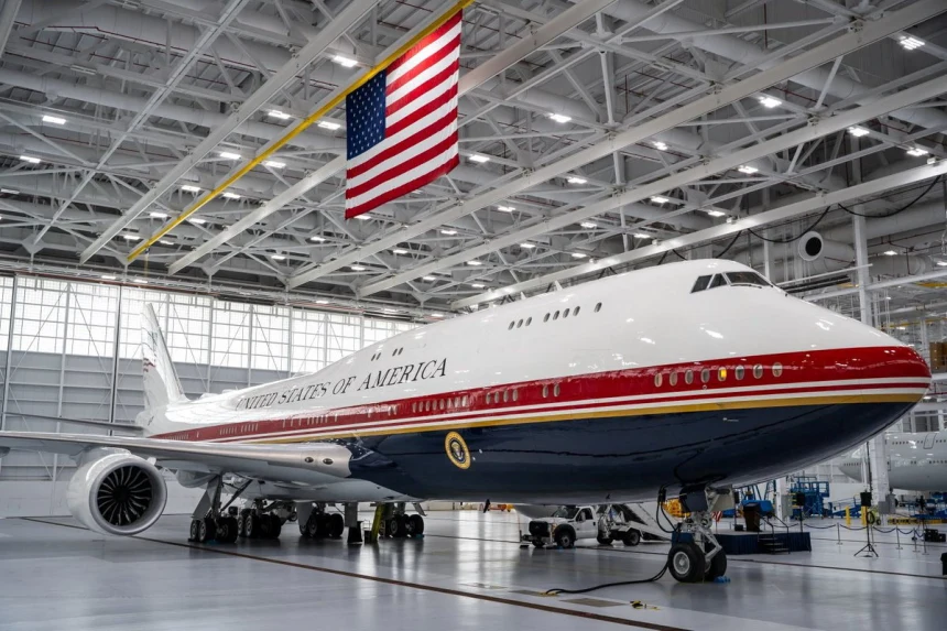 Самолет Boeing 747 был подарен Катаром / Фото: ВВС США