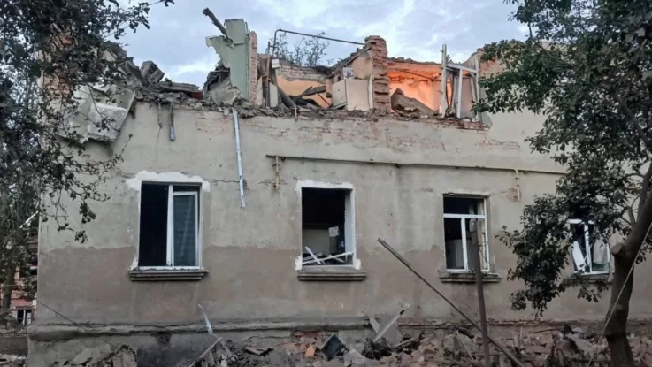 Наслідки ударів КАБами по житловій забудові у Холодногірському районі Харкова / Фото: Нацполіція