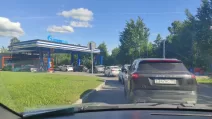 У Москві перекупники скуповують каністри для бензину і продають їх утридорога / Фото: соцмережі