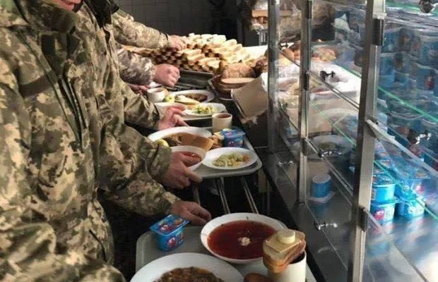 Военные в столовой / Фото иллюстративное: portal.lviv.ua