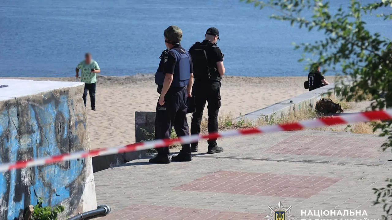Полиция на месте авиаудара по пляжу в Запорожье / Фото: Нацполиция