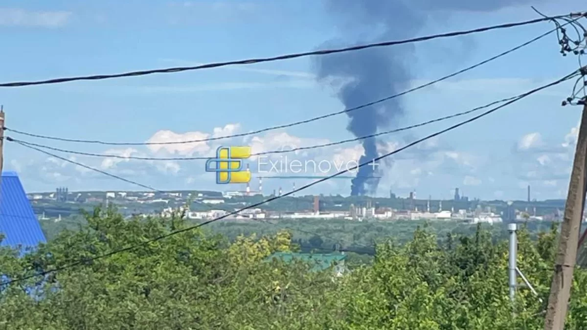 Над районом НПЗ в Уфі помітили густий дим після прильоту дрона / Фото: Exilenova+
