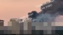 Дим на місці падіння уламків ракети в Дарницькому районі столиці / Фото: соцмережі