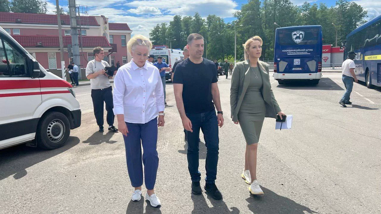 Дмитро Лубінець (у центрі) і Яна Лантратова (праворуч) / Фото: t.me/dmytro_lubinetzs