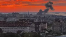 У Волгограді після атаки дим піднявся над військовим заводом «Титан-Барикади» / Фото: соцмережі