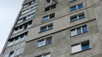 В Киевском районе Харькова дрон попал в фасад многоэтажного дома / Фото: Харьковская ОВА