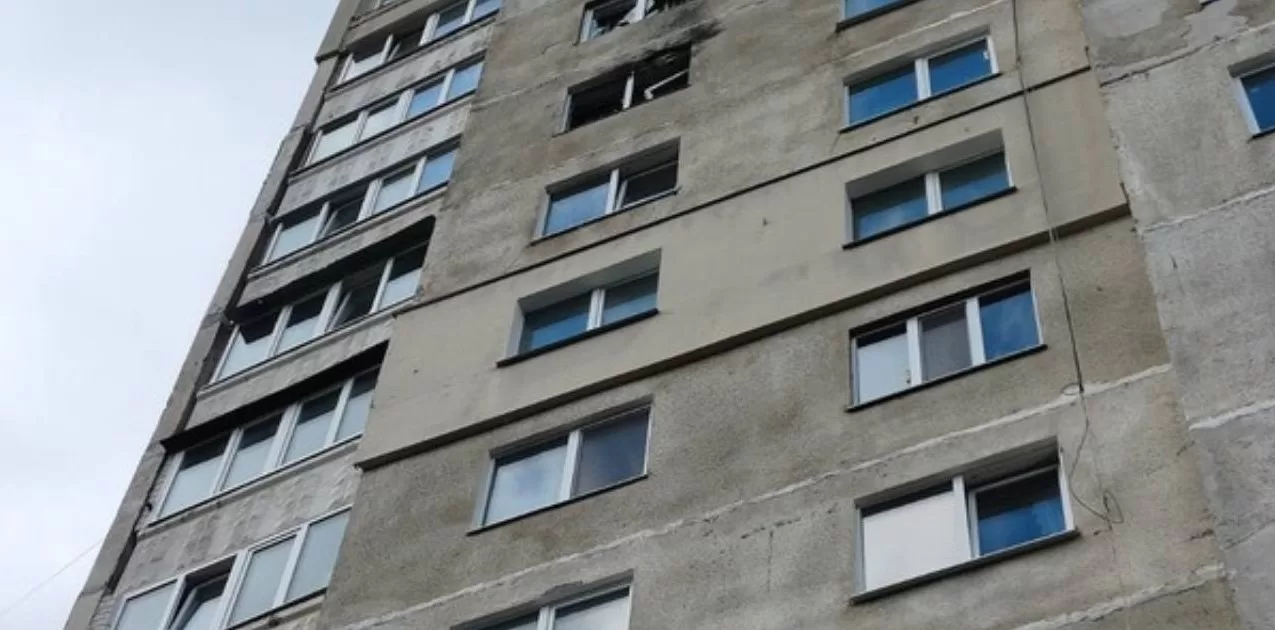 У Київському районі Харкова дрон влучив у фасад багатоповерхівки / Фото: Харківська ОВА