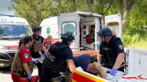 У Дніпрі є загиблі та десятки поранених після ракетного удару / Фото: ДСНС