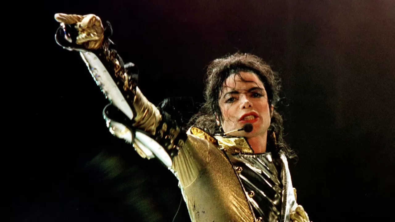 Майкл Джексон виступає під час концерту в рамках свого туру «HIStory World Tour» у Відні, 2 липня 1997 року / Фото: Reuters