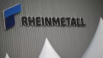 Логотип Rheinmetall в день открытия нового артиллерийского завода компании в городе Унтерлюс, Германия, 27 августа 2025 года / Фото: Reuters