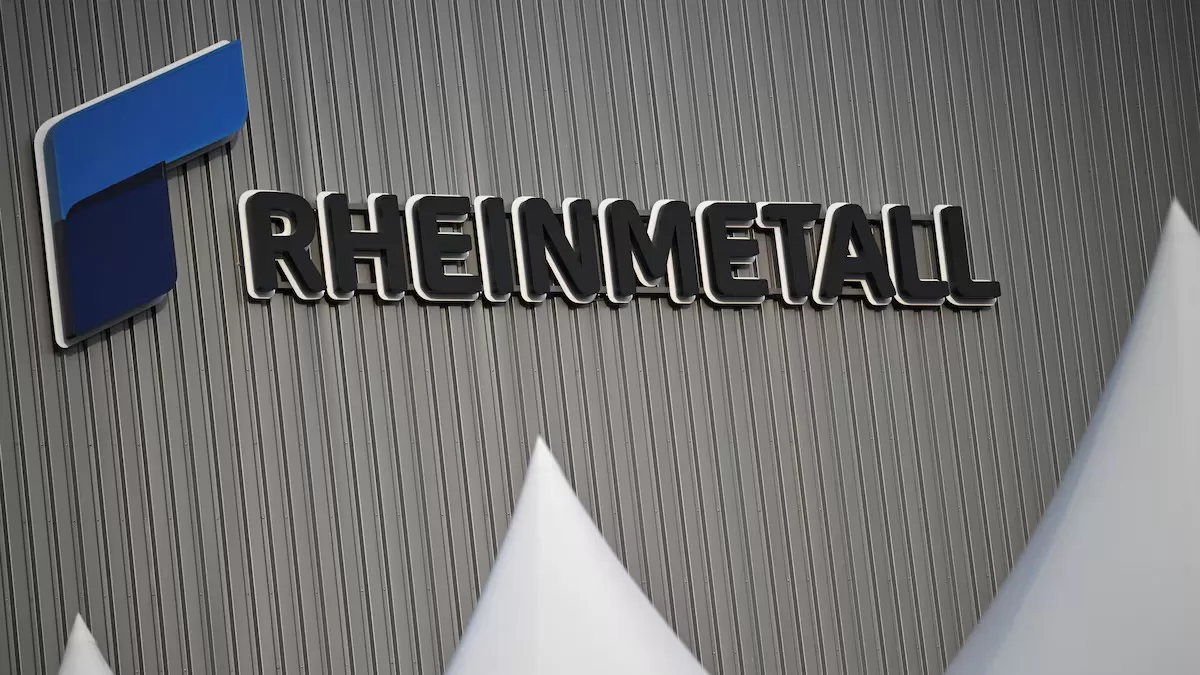 Логотип Rheinmetall в день открытия нового артиллерийского завода компании в городе Унтерлюс, Германия, 27 августа 2025 года / Фото: Reuters