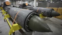 Виробництво ракет на заводі компанії «Fire Point» у невідомому місці в Україні / Фото: Ефрем Лукацький/AP Photo
