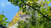 FPV-дрон на оптоволокні вдарив по багатоповерхівці у Харкові / Фото: Харківська обласна прокуратура