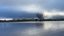 У Петербурзі на тлі атаки БпЛА спалахнула пожежа на нафтовому терміналі / Фото: соцмережі