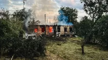 Російський дрон ударив по будинку в Лозовій: 10-річну дитину не вдалося врятувати / Фото: ДСНС
