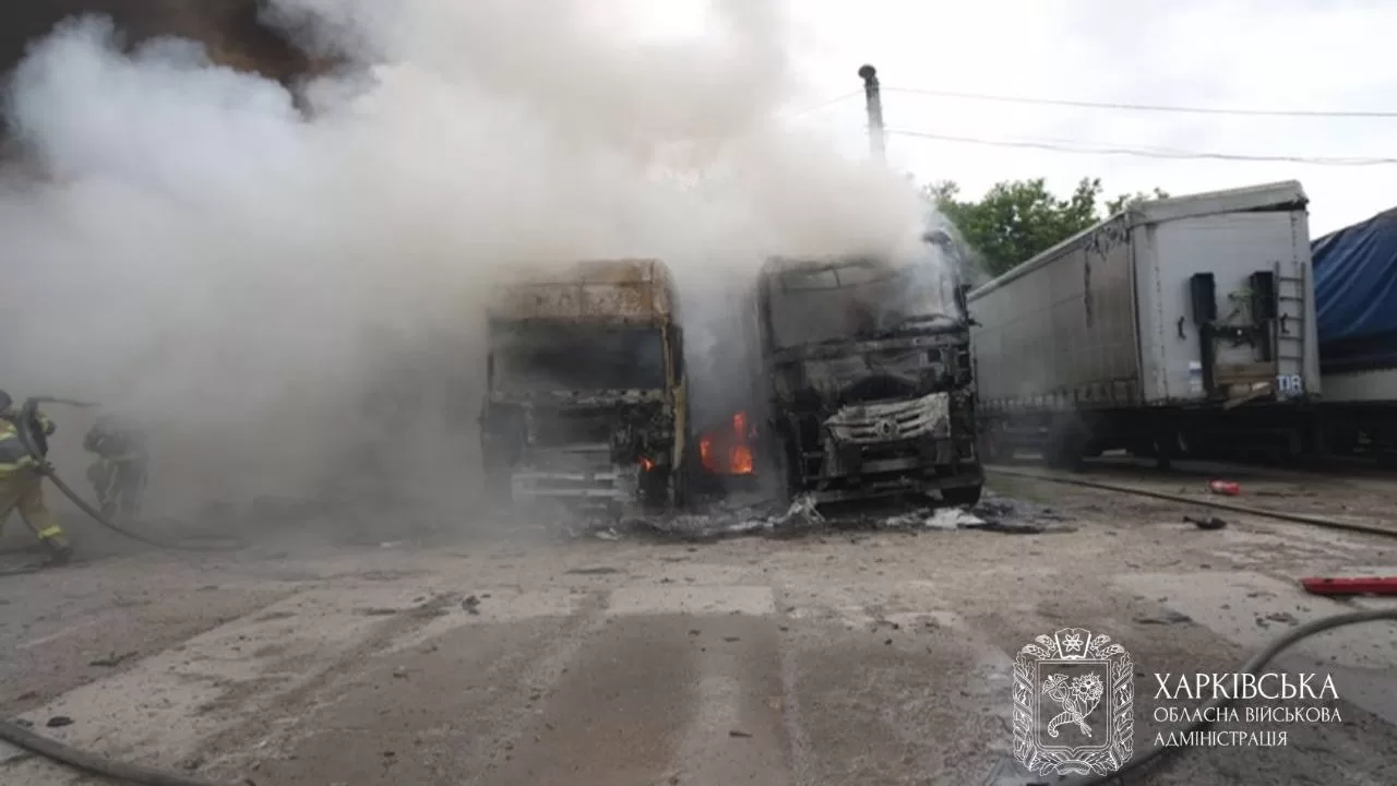 В Харькове после атаки повреждены многоэтажки, грузовики и АЗС / Фото: Харьковская ОВА