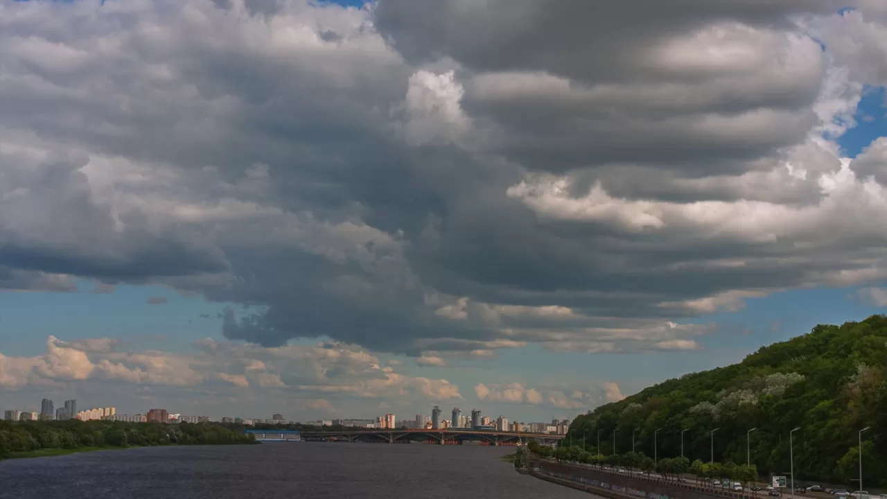 Киев. Облака над городом / Фото: Facebook Вероника Кулиш