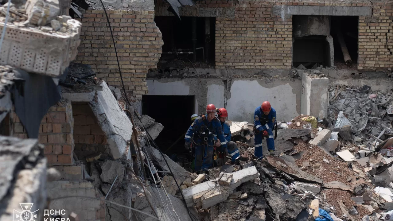 Rescuers in the Podilskyi district / Photo: State Emergency Service