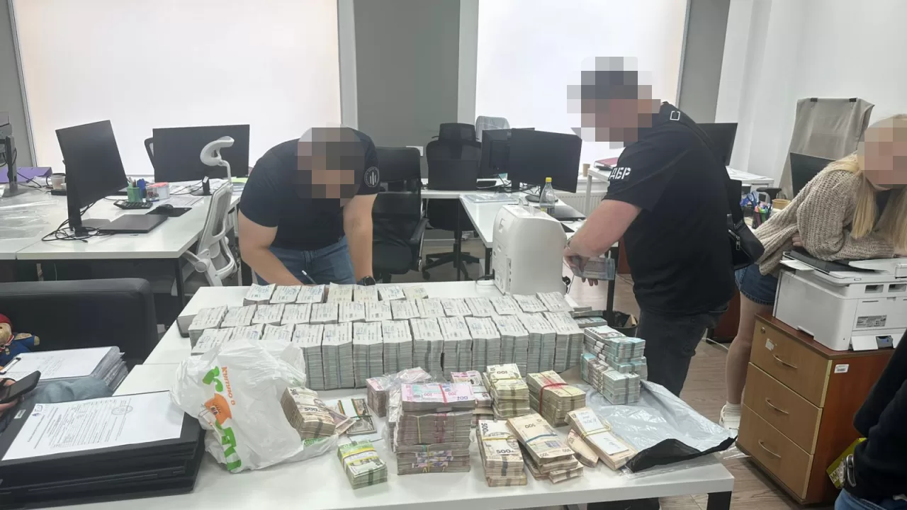 Обшуки у виробника дронів / Фото: ДБР