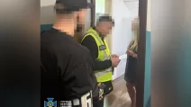 Объявление подозрения участнице схемы для уклонистов / Фото: СБУ