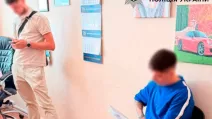 Объявление подозрения блогеру / Фото: Полиция Киева