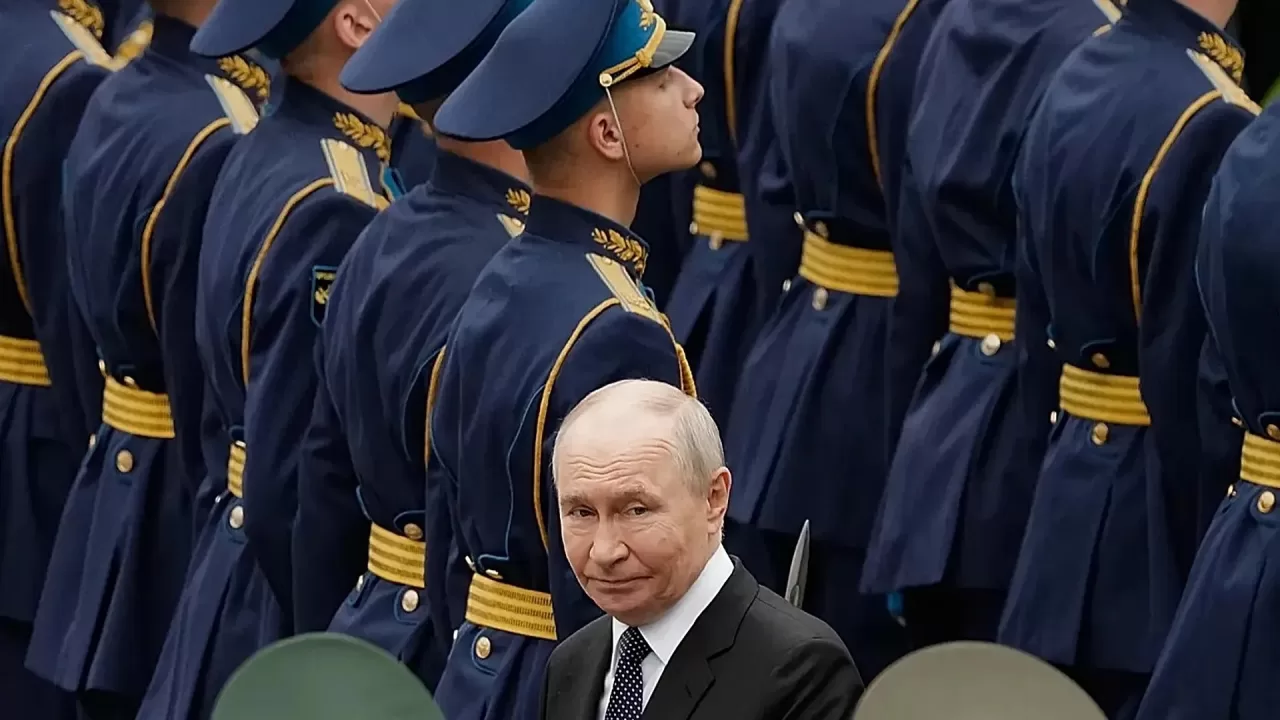 Франция и Италия выступили против полного запрета въезда в ЕС для российских комбатантов / Коллаж EuroNews